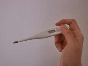 確実に熱を出す方法8選!37度以上にする方法や仮病を使って休むときの注意点も | ラポナス
